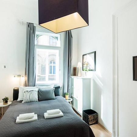 Cosy And Central Apartment With 4 Bedrooms And A/C Budapeste Exterior foto